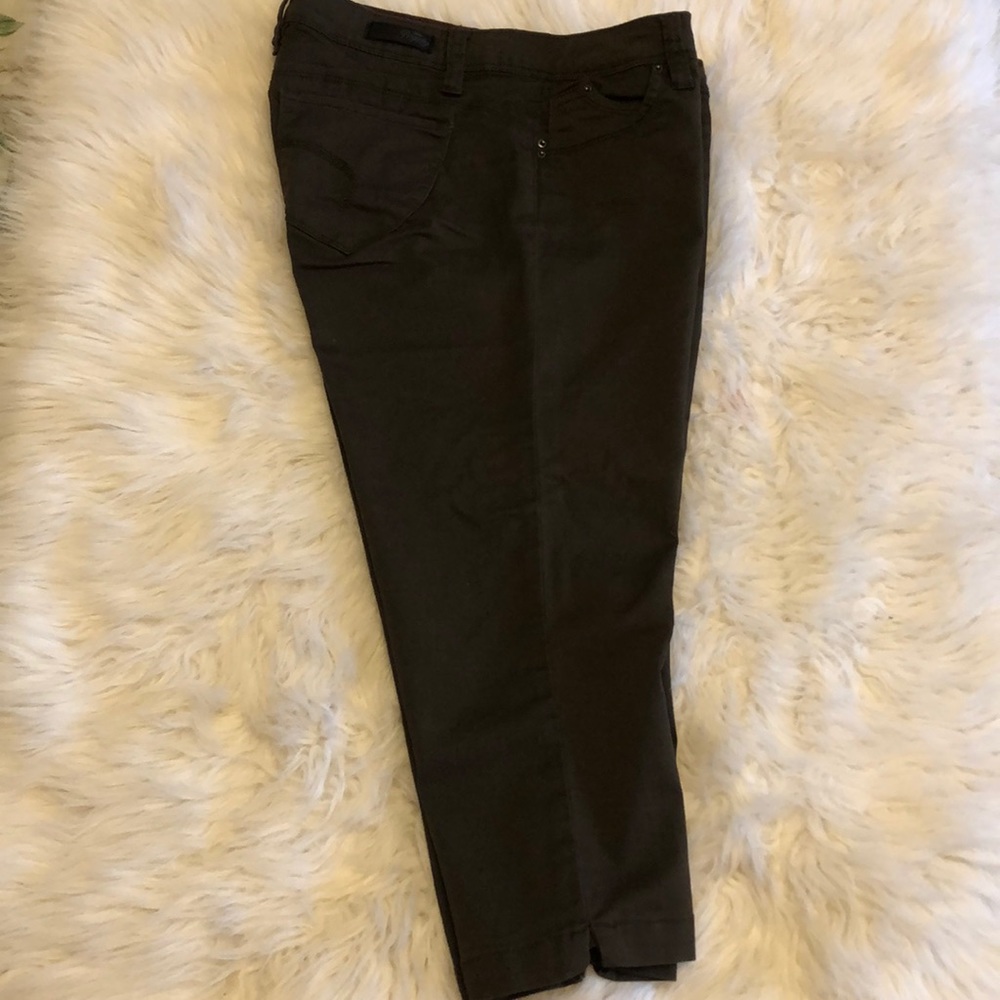 🤎💚 Capri pants